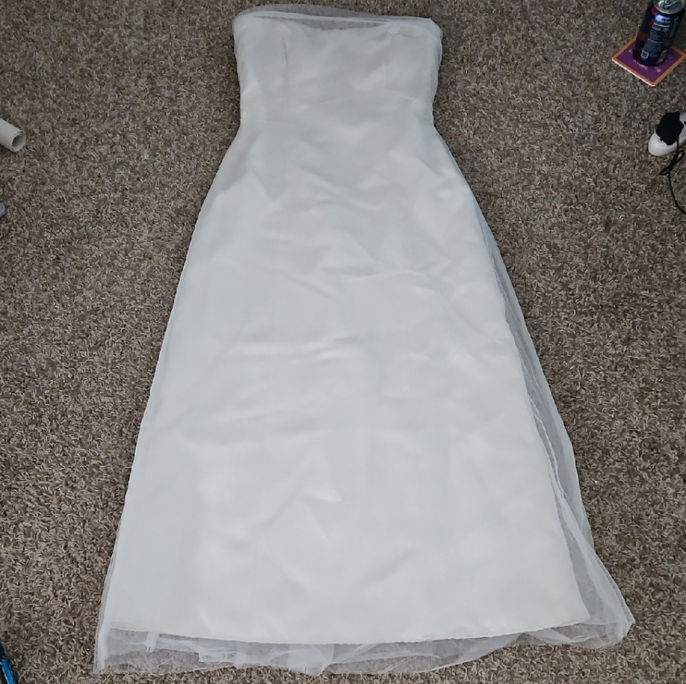 Chic Strapless White Wedding Dress
